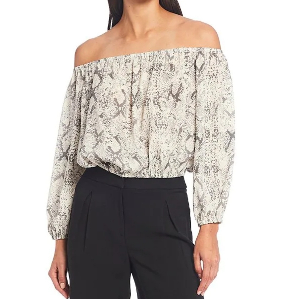 NWT Gianni Bini off shoulder blouse
